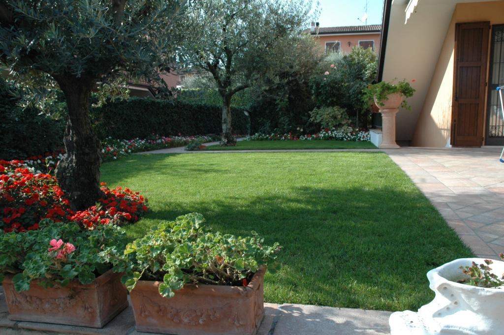 Quadrifamiliare con giardino privato 1