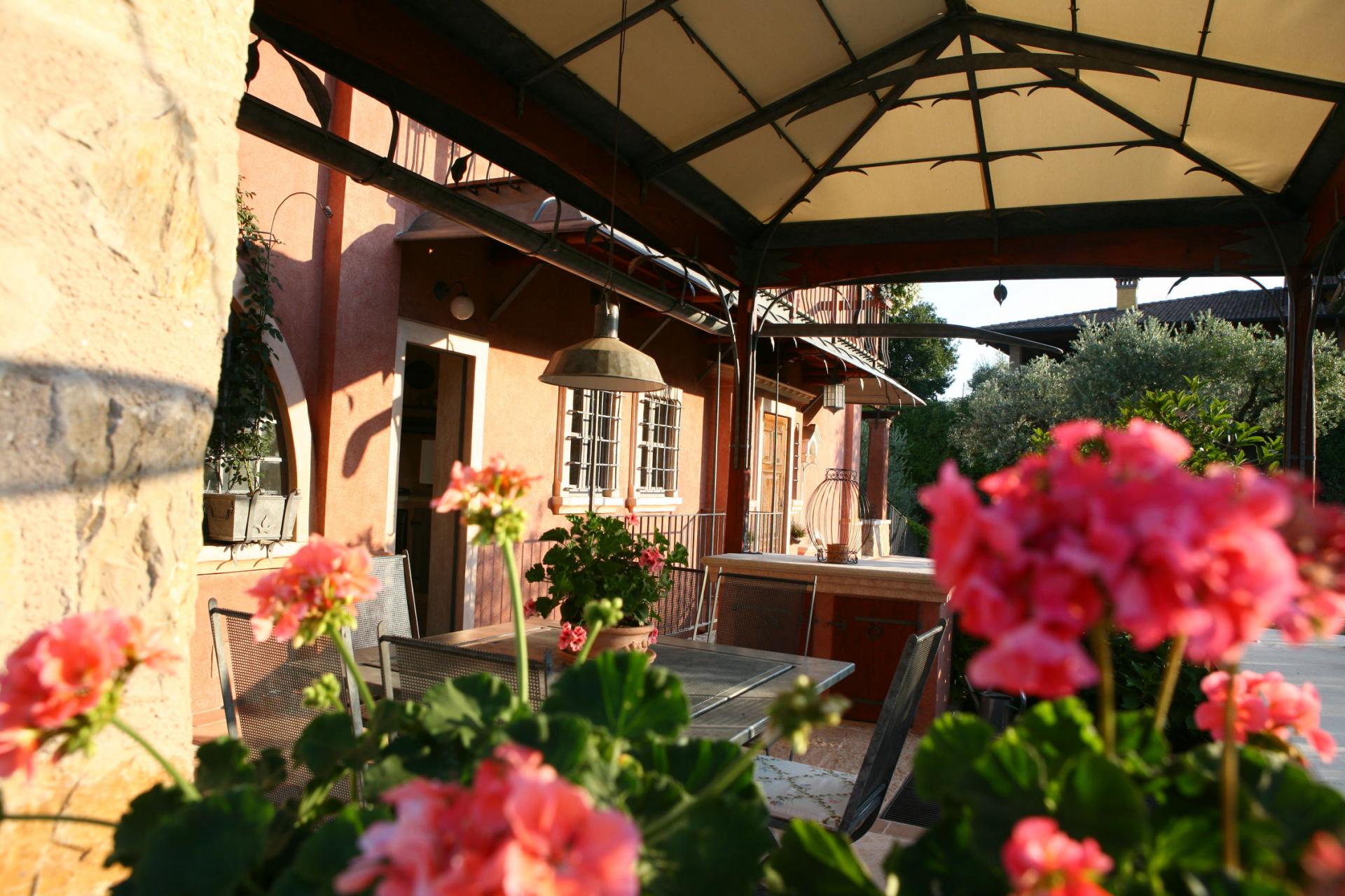 Villa nel verde sul lago 2