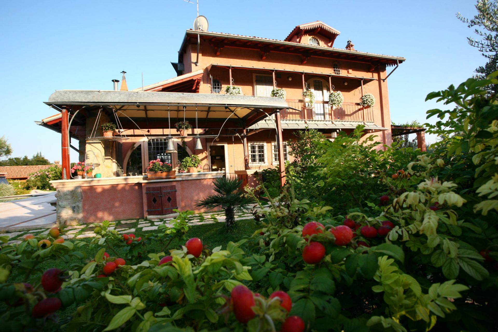 Villa nel verde sul lago 3
