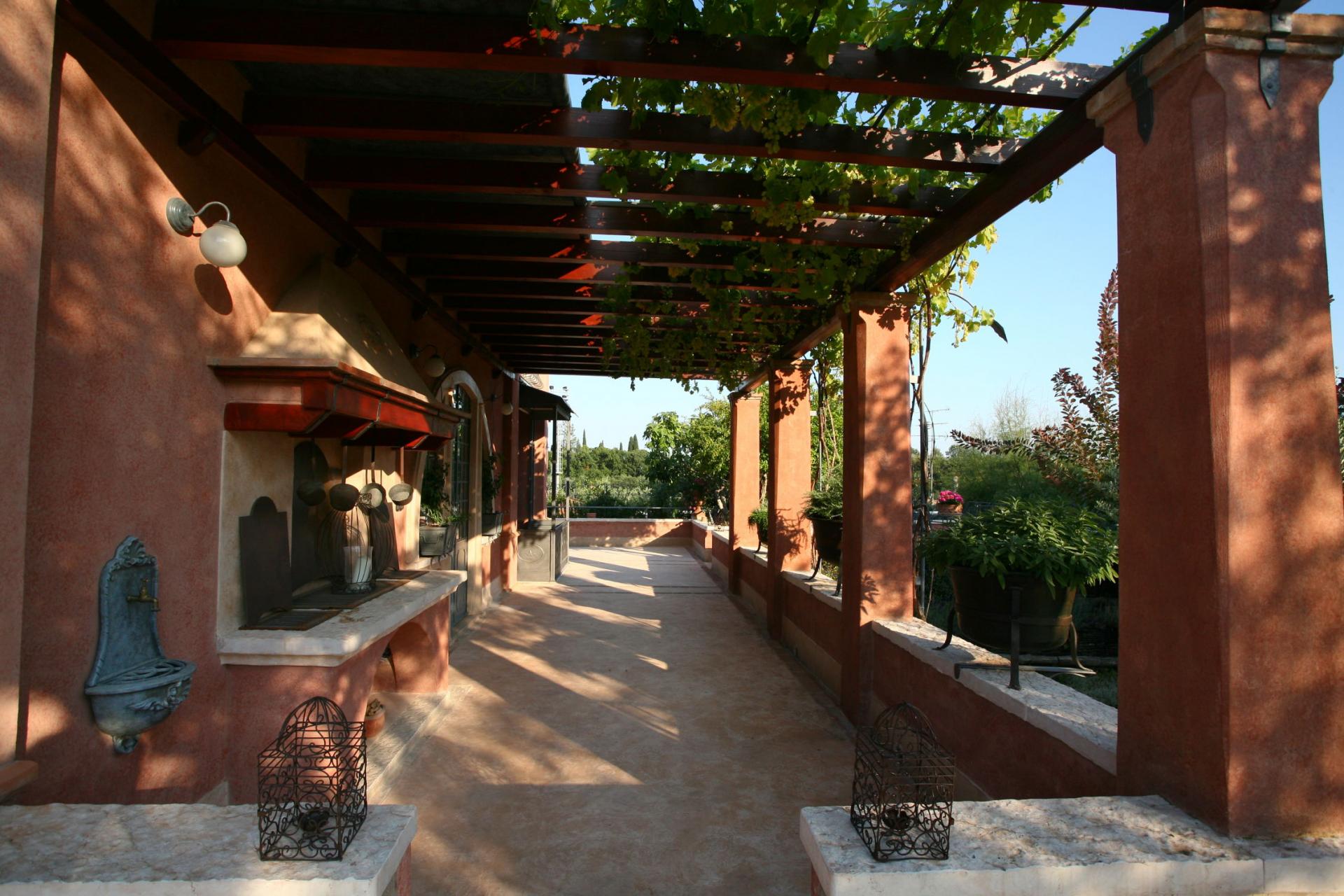 Villa nel verde sul lago 4