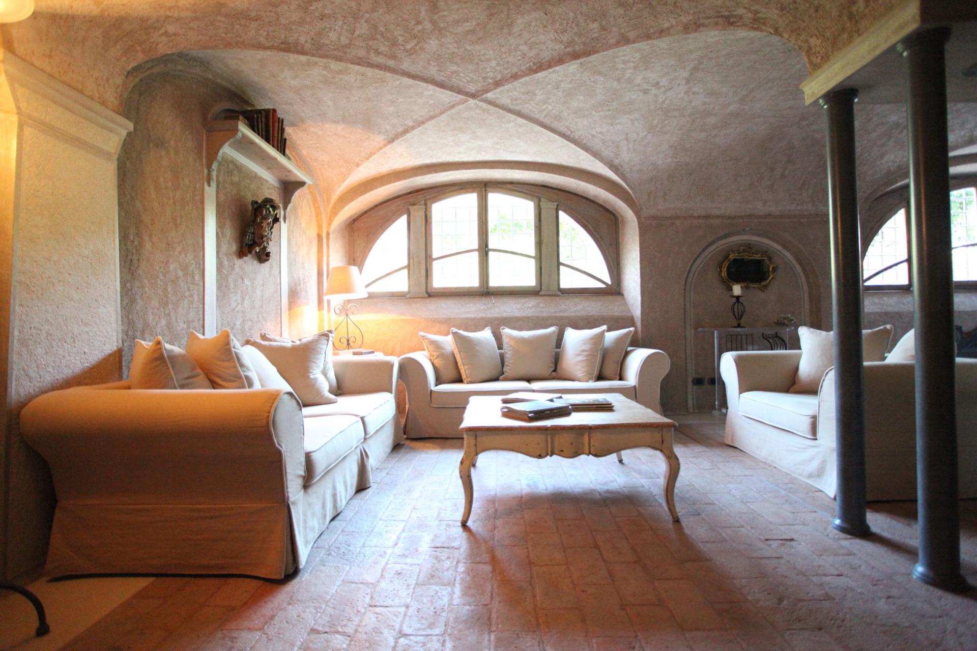 Villa nel verde sul lago 10