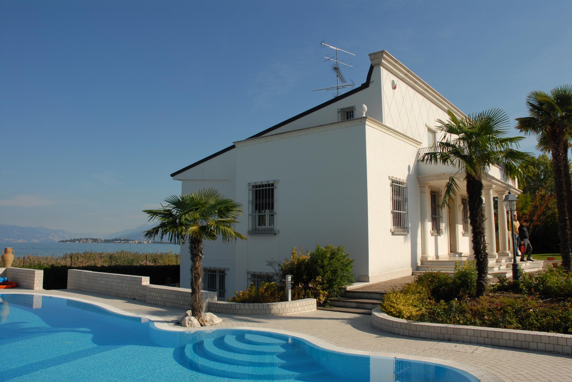 Splendida villa a lago 8